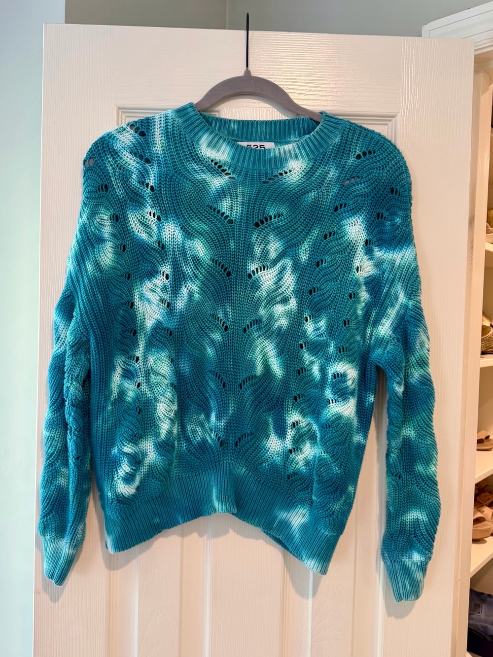 525 Turquoise Cable-Knit Crewneck Sweater - excellent condition